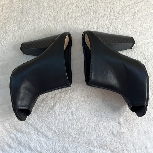Bamboo Mash black block heel peep toe mules, women’s size 9 - Picture 6 of 10
